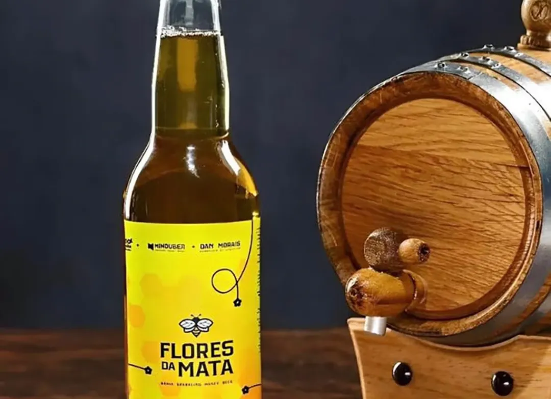 A comunidade Ajarquiba lança a primeira cerveja quilombola da Bahia, em parceria com a Bee2Be a e o sommelier Dan Morais