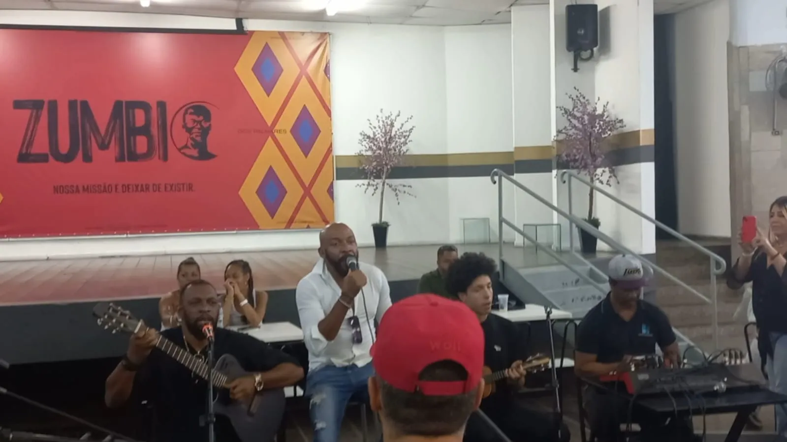 Almirzinho faz show na Feijoada da Atlética da Universidade Zumbi dos Palmares – Sampa