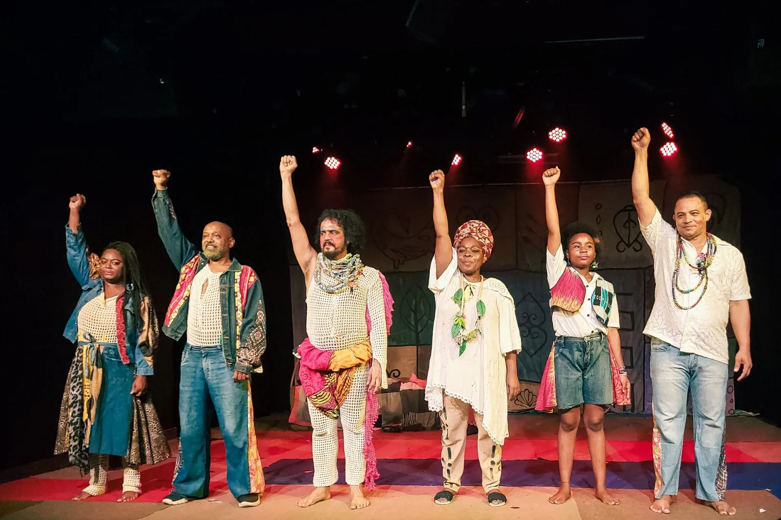 Canções de musical sobre heroína negra encantam público e evoca poesia ancestral