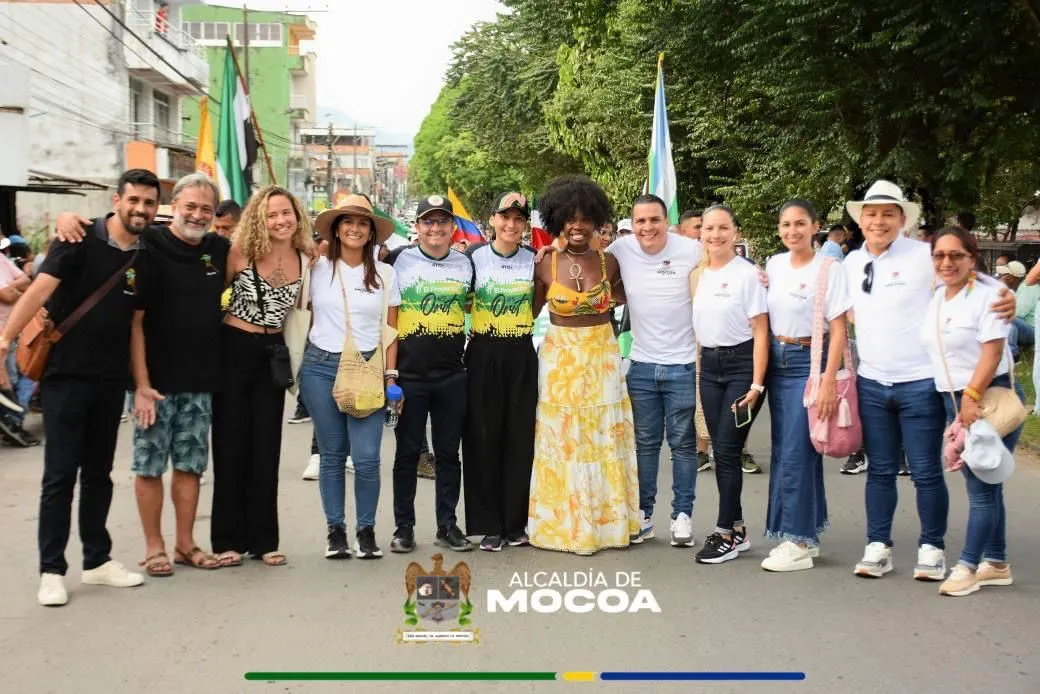 Carreira internacional de vento em popa! Egili Oliveira compartilha saberes na Colômbia