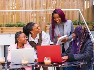 Cine Rainhas promove fortalecimento do empreendedorismo feminino negro em São Paulo