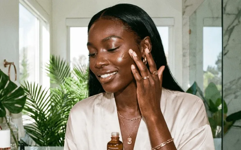 Dicas práticas de como aproveitar o verão para ativar sua melanina