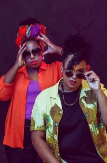 Duo 50 Tons de Preta lança novo álbum Dengo com show gratuito na Casa Natura Musical