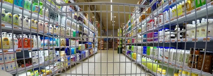 Justiça condena segurança de supermercado por discriminação racial em abordagem