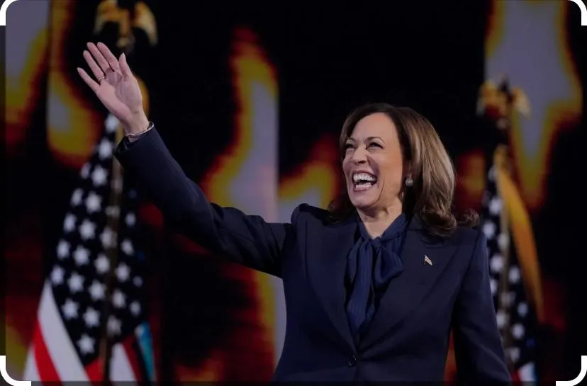 KAMALA HARRIS JOGA ISCA PARA ATRAIR ELEITOR DA CLASSE TRABALHADORA.