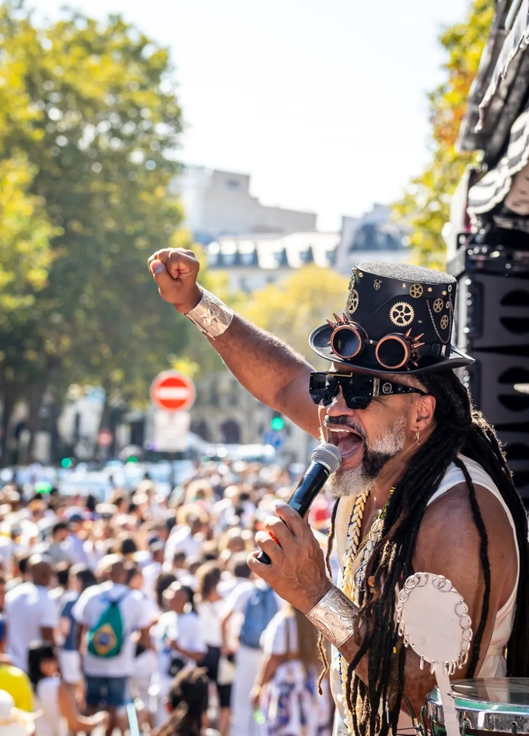 “Lavagem da Madeleine” reuniu 60 mil pessoas levando a diversidade da cultura brasileira às ruas de Paris