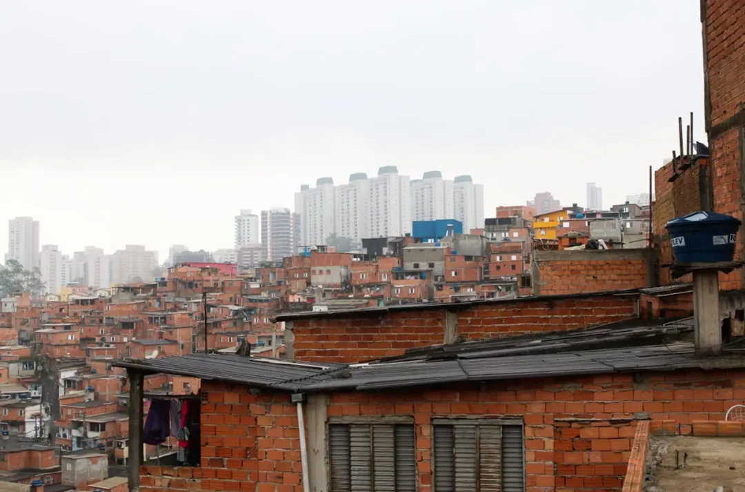 Mapfre lança microsseguro para moradores de favelas