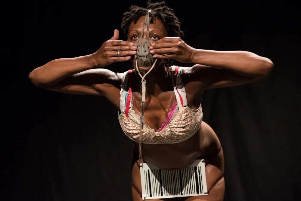 O sofrimento da mulher negra, exposto.