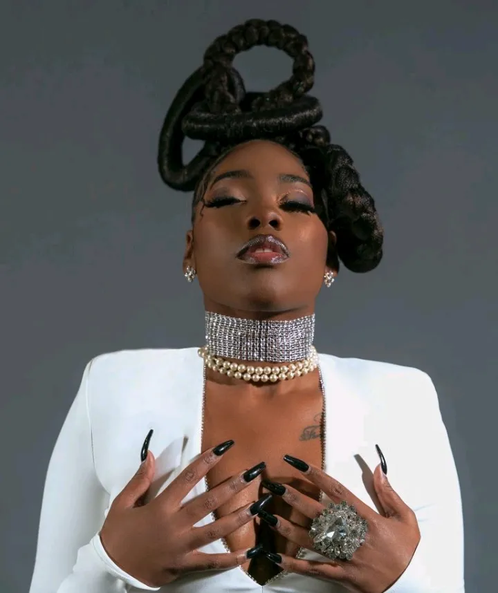 Soraia Ramos – A jovem cantora de raiz africana se declara “brasileira em outro mundo”.