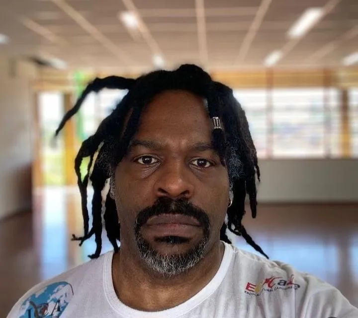 Terreiros Nômades promove encontro em escolas municipais com o mestre capoeirista Peroba
