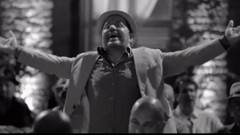 Toninho Geraes faz show e canta sua nova música em São Paulo