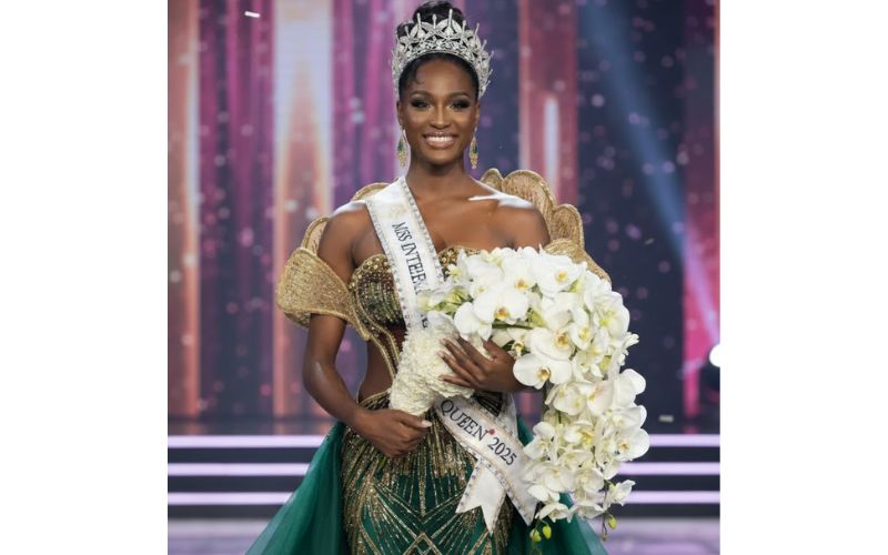 Midori Monét é a vencedora do Miss International Queen 2025