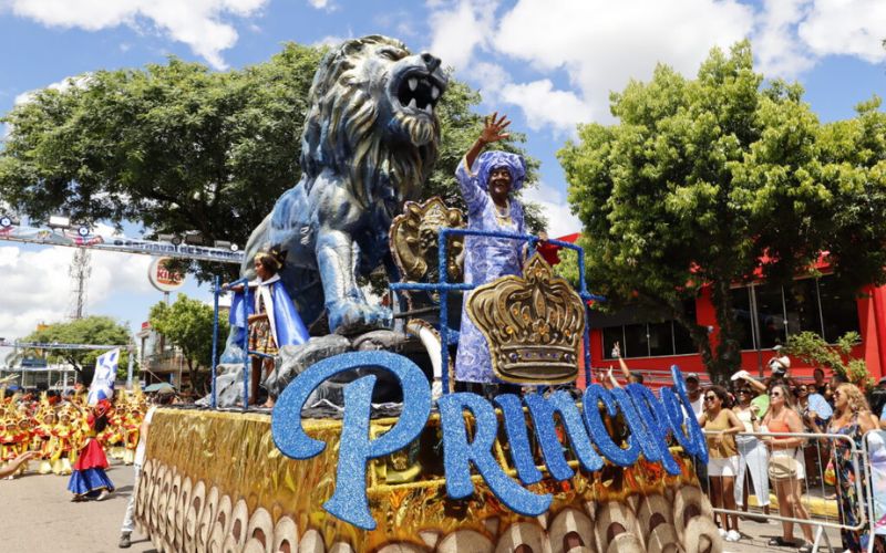 Carnaval Joinville 2026 - Príncipes do Samba campeã - carro abre alas